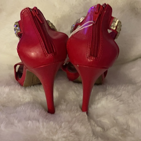 Fioni Night Red Bejeweled High Heels Size 8 - Picture 4 of 7